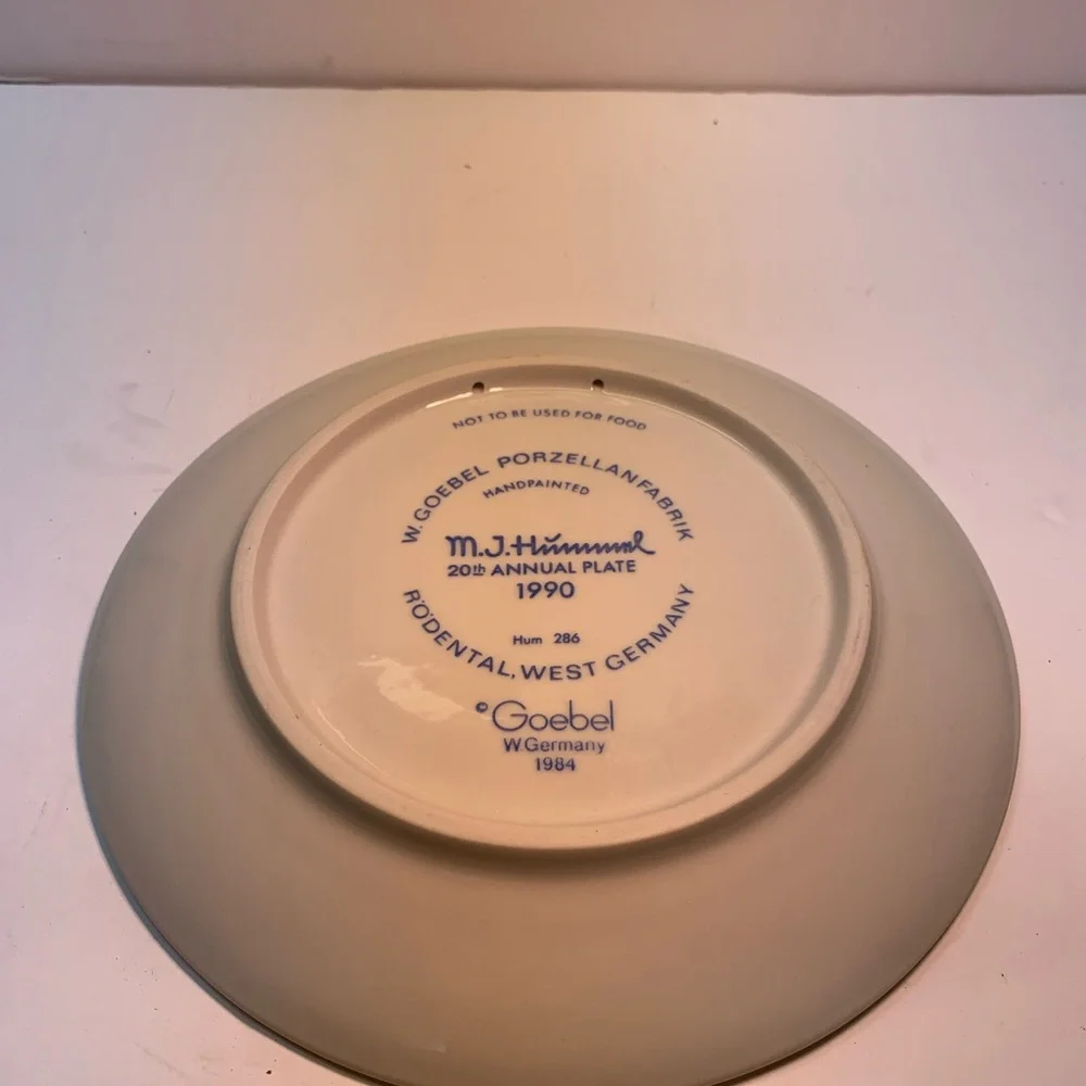 VINTAGE HUMMEL GOEBEL 1990 ANNUAL PLATE W BOX